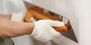 Parede preparada com Massa Acrílica de alta qualidade, garantindo acabamento liso, uniforme e durável, ideal para ambientes internos e pronta para pintura.